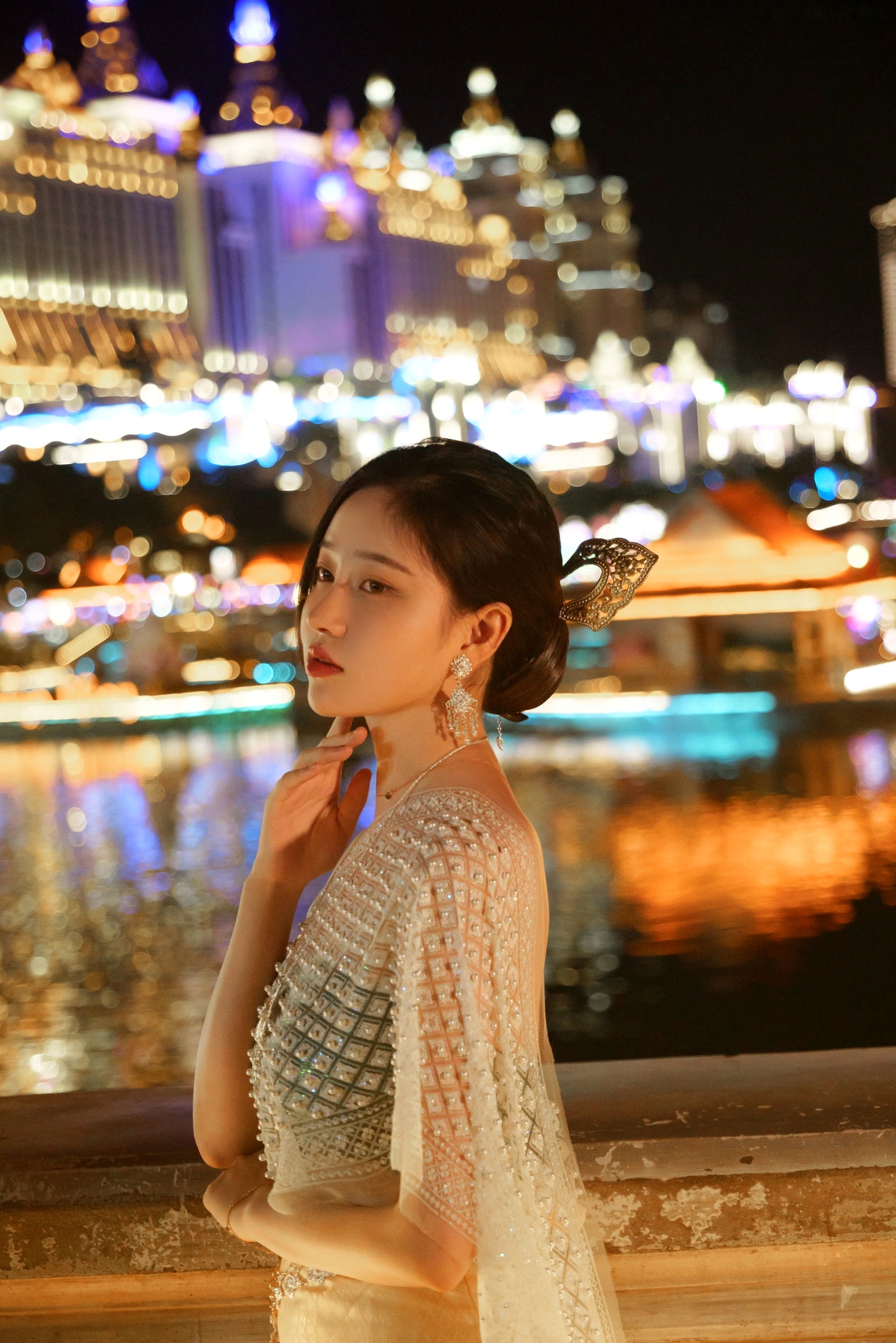 Gallery - 年年-玉兔公主:东南亚风情传统服饰夜景大片,唯美古风意境,优雅清纯女神气质泰国角色扮演清纯 年年女神私房照_秀色女神