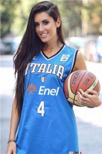 瓦伦蒂娜·维格娜莉 意大利篮球女神化身超模