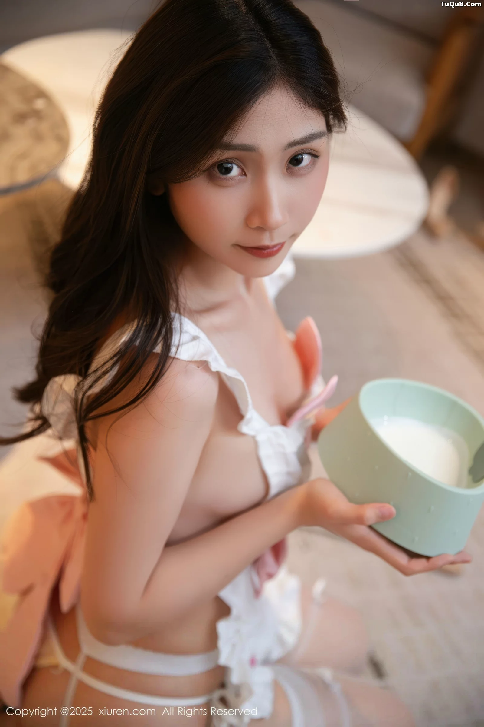   [XiuRen]高清写真图 2025.09.05 No.10733 刘婷婷 白色丝袜第12张图片