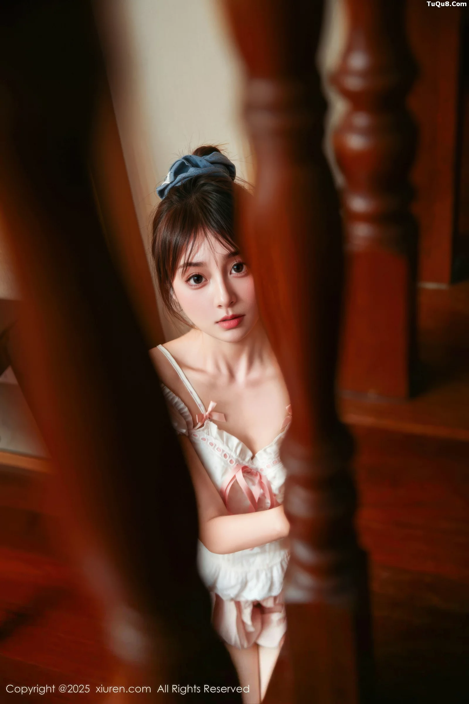   [XiuRen]高清写真图 2025.09.05 No.10730 炎恬kitty 粉色连衣短裙第14张图片