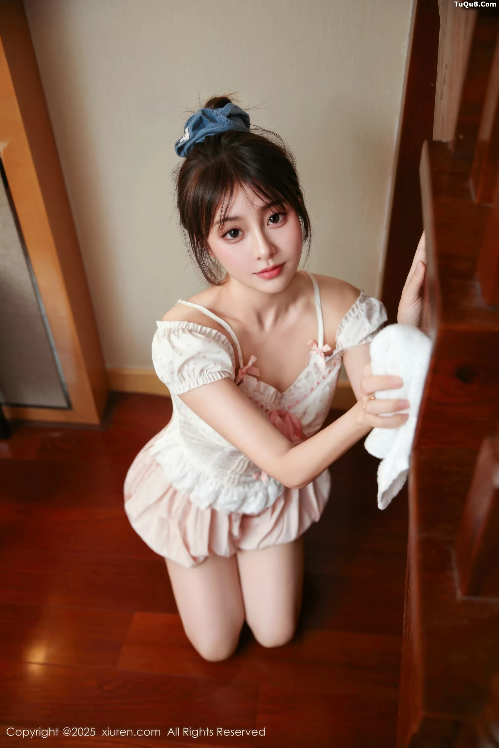   [XiuRen]高清写真图 2025.09.05 No.10730 炎恬kitty 粉色连衣短裙第15张图片