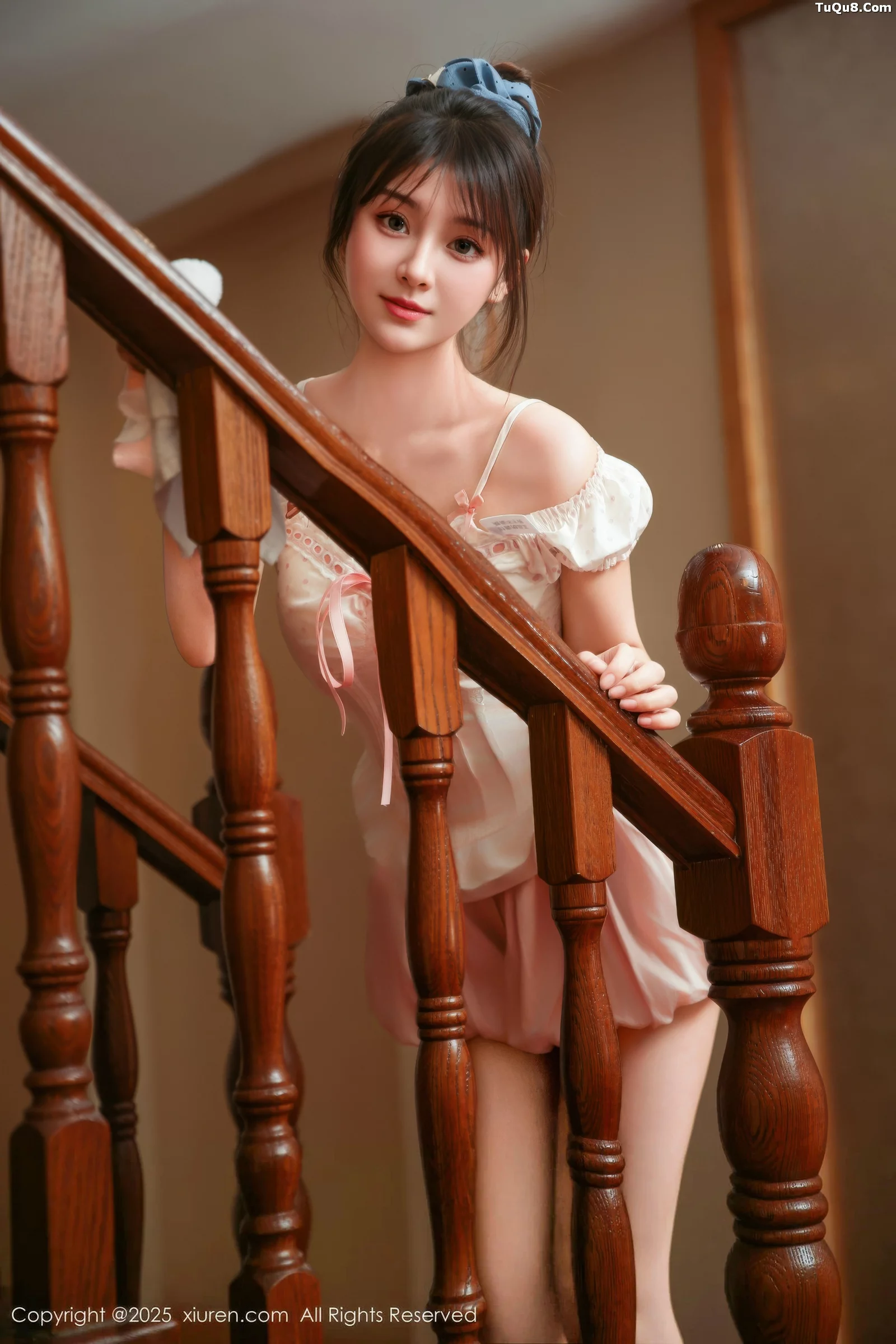   [XiuRen]高清写真图 2025.09.05 No.10730 炎恬kitty 粉色连衣短裙第17张图片