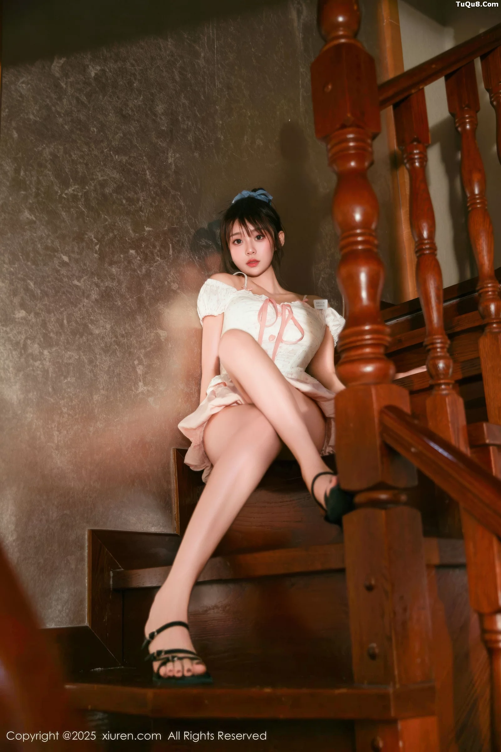   [XiuRen]高清写真图 2025.09.05 No.10730 炎恬kitty 粉色连衣短裙第26张图片