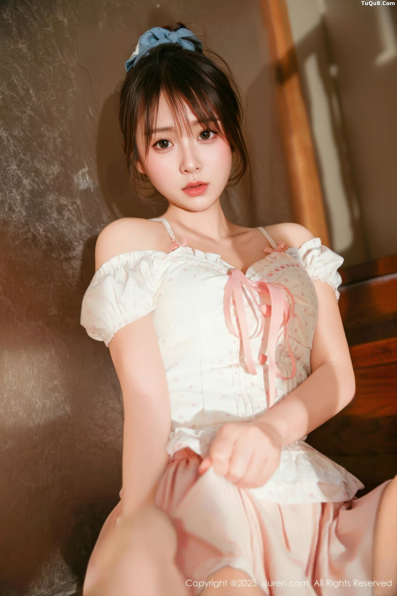   [XiuRen]高清写真图 2025.09.05 No.10730 炎恬kitty 粉色连衣短裙第28张图片