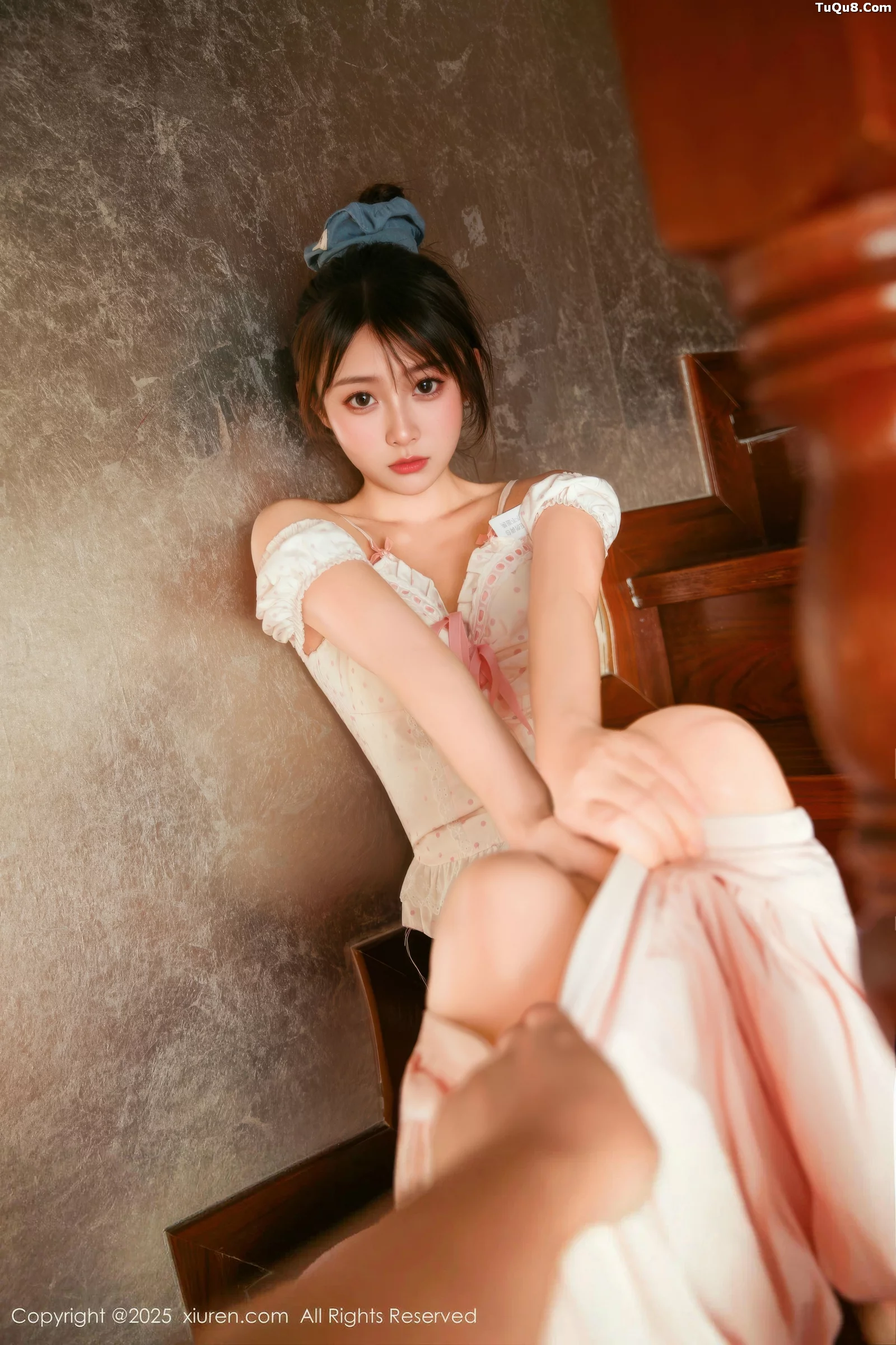   [XiuRen]高清写真图 2025.09.05 No.10730 炎恬kitty 粉色连衣短裙第34张图片