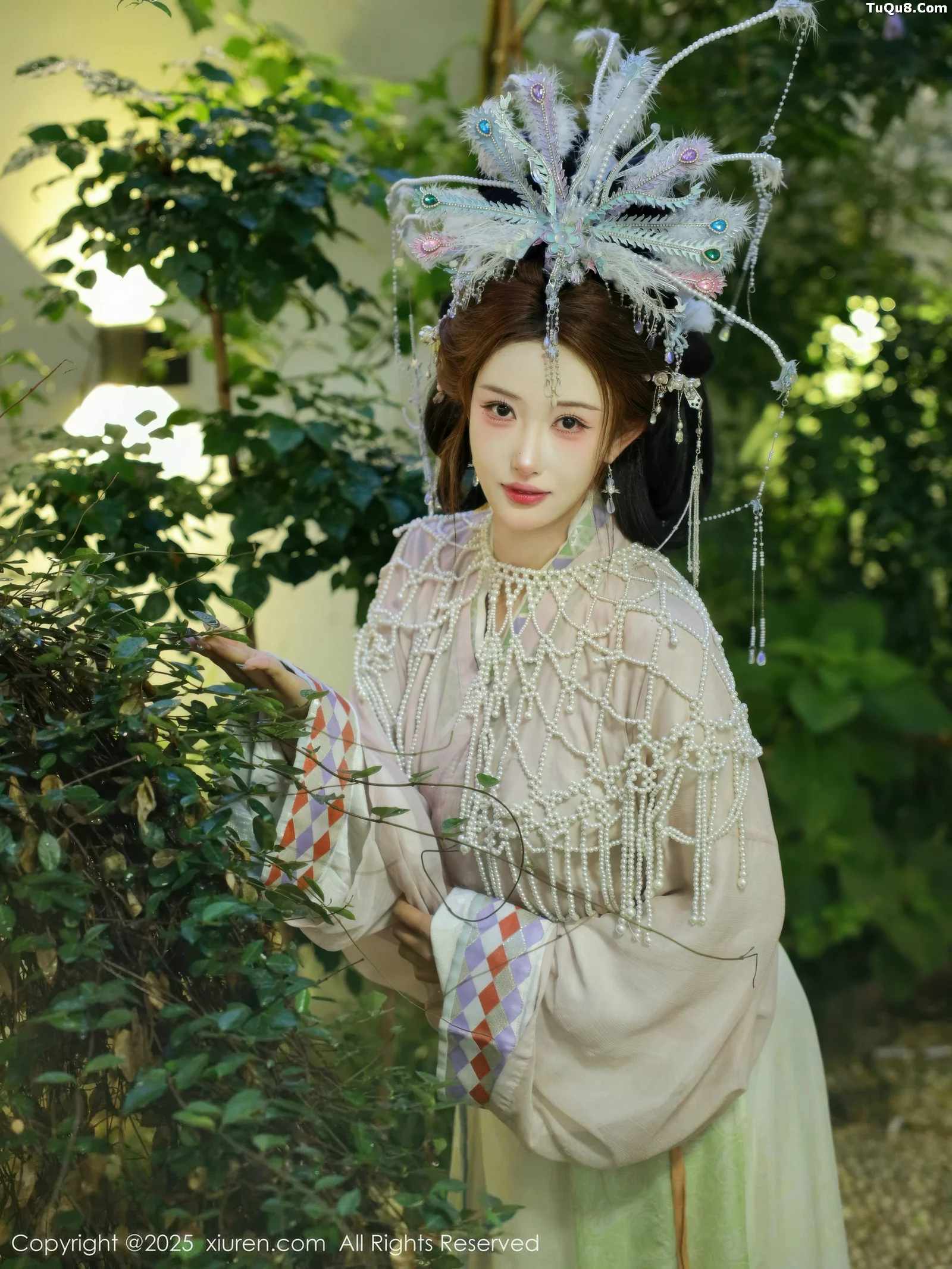   [XiuRen]高清写真图 2025.09.05 No.10736 梨霜儿 浅色古装第17张图片