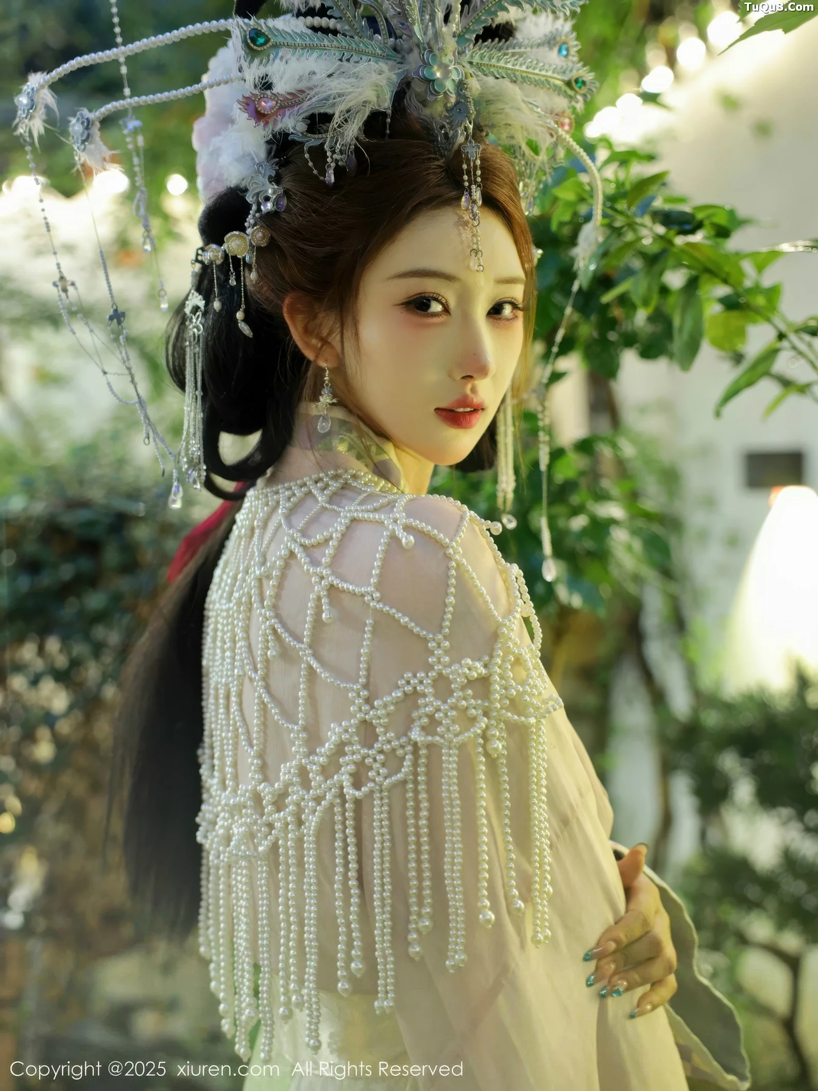   [XiuRen]高清写真图 2025.09.05 No.10736 梨霜儿 浅色古装第21张图片