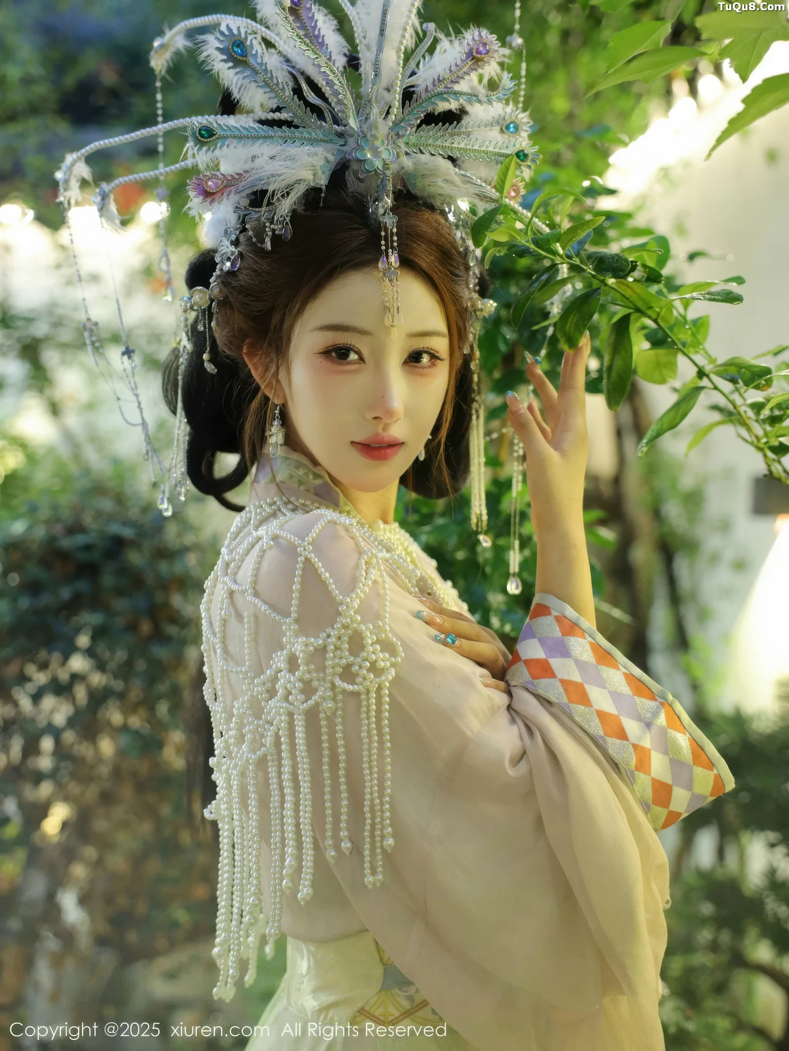   [XiuRen]高清写真图 2025.09.05 No.10736 梨霜儿 浅色古装第24张图片