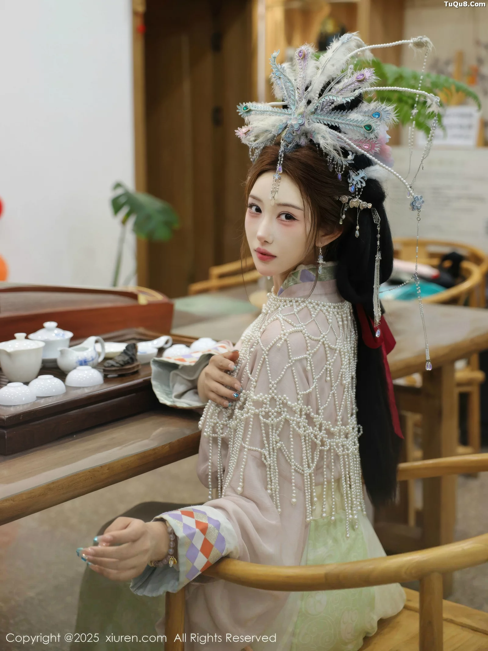   [XiuRen]高清写真图 2025.09.05 No.10736 梨霜儿 浅色古装第29张图片