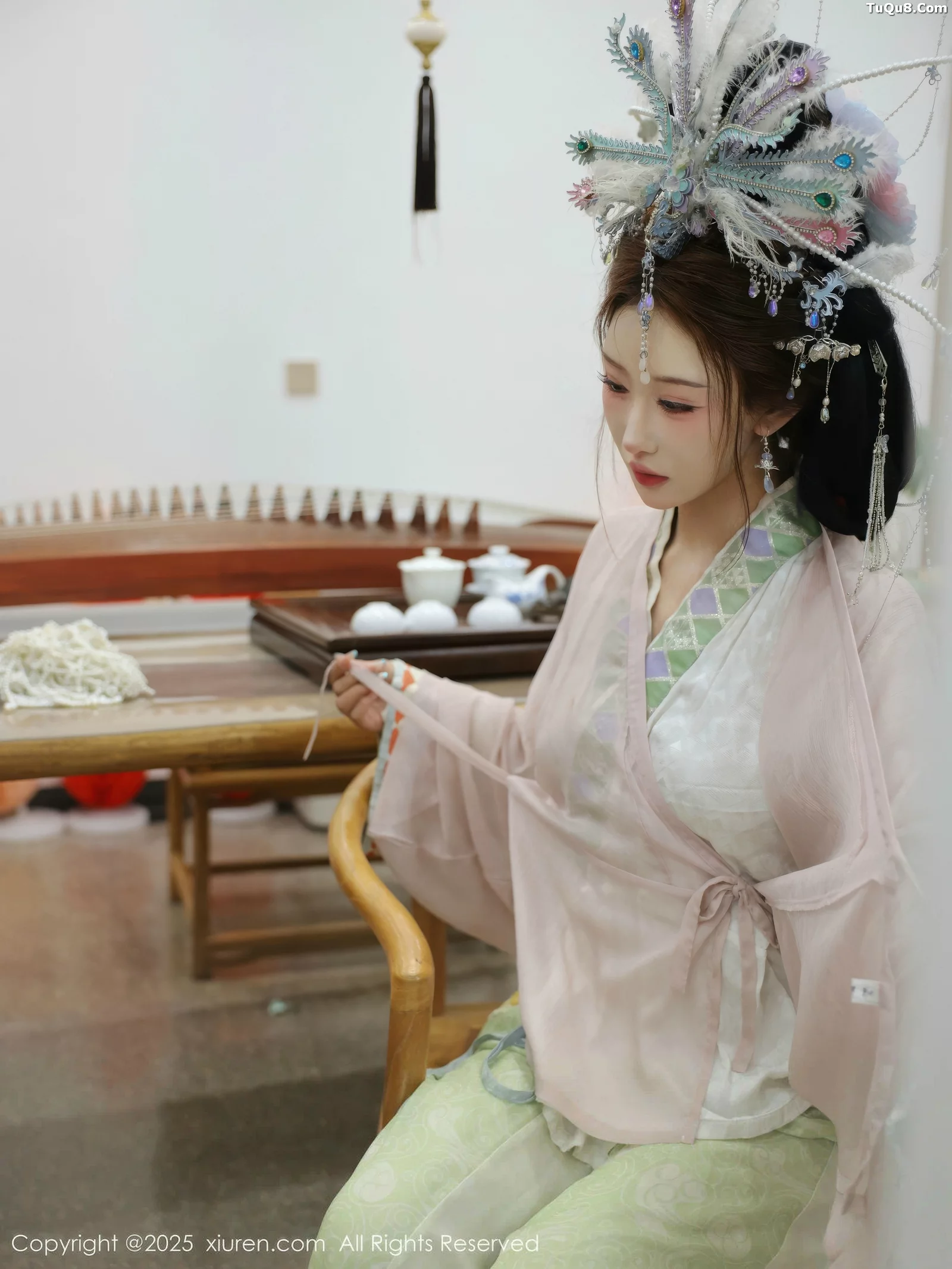   [XiuRen]高清写真图 2025.09.05 No.10736 梨霜儿 浅色古装第42张图片