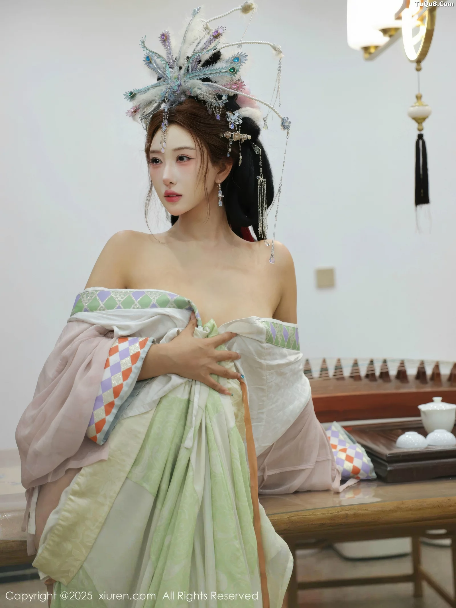   [XiuRen]高清写真图 2025.09.05 No.10736 梨霜儿 浅色古装第50张图片
