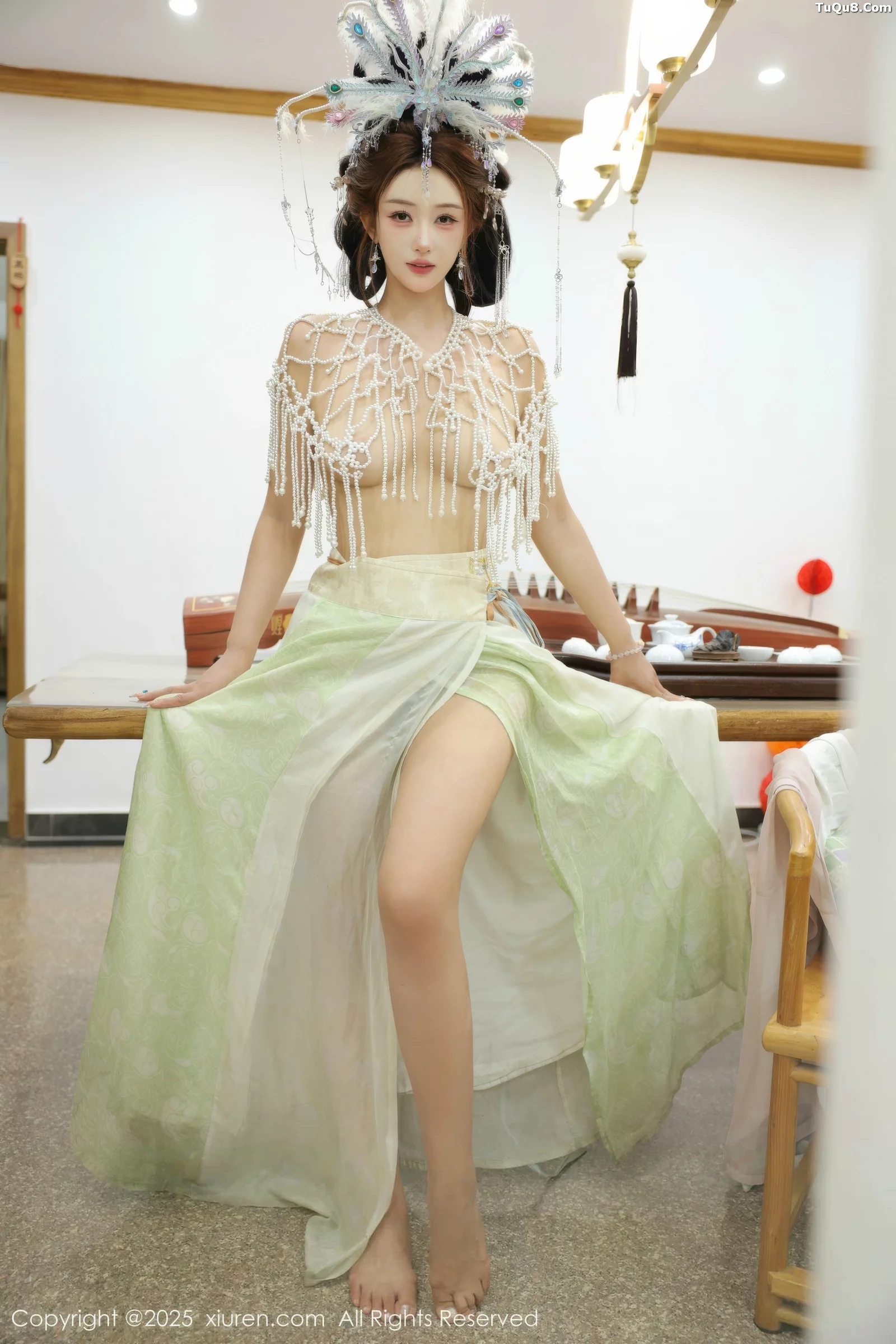   [XiuRen]高清写真图 2025.09.05 No.10736 梨霜儿 浅色古装第53张图片