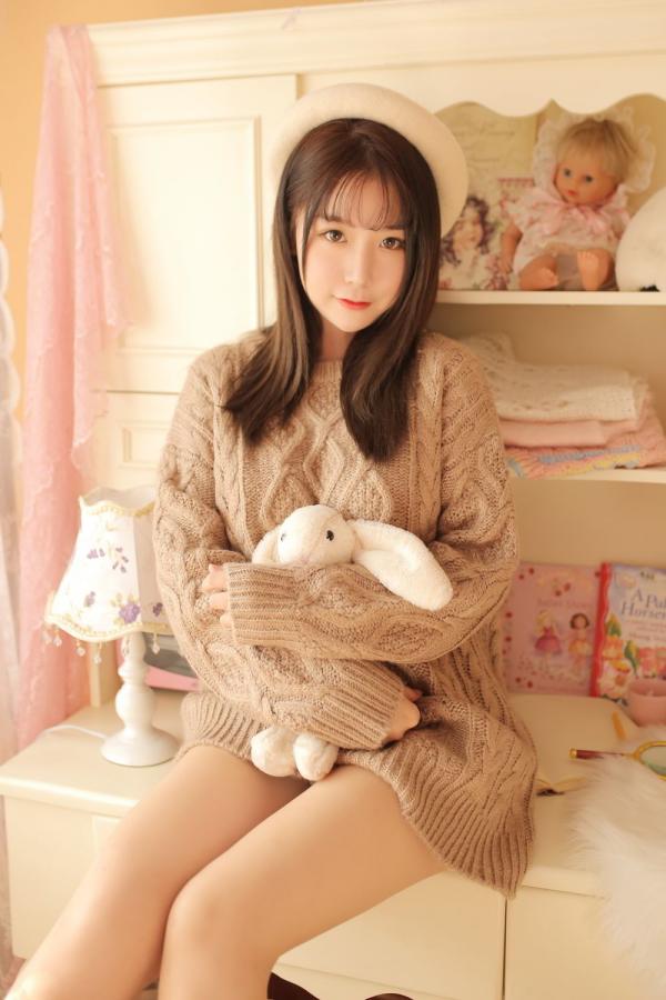 猫九酱Sakura  猫九- 熟女风与驼色毛衣第44张图片