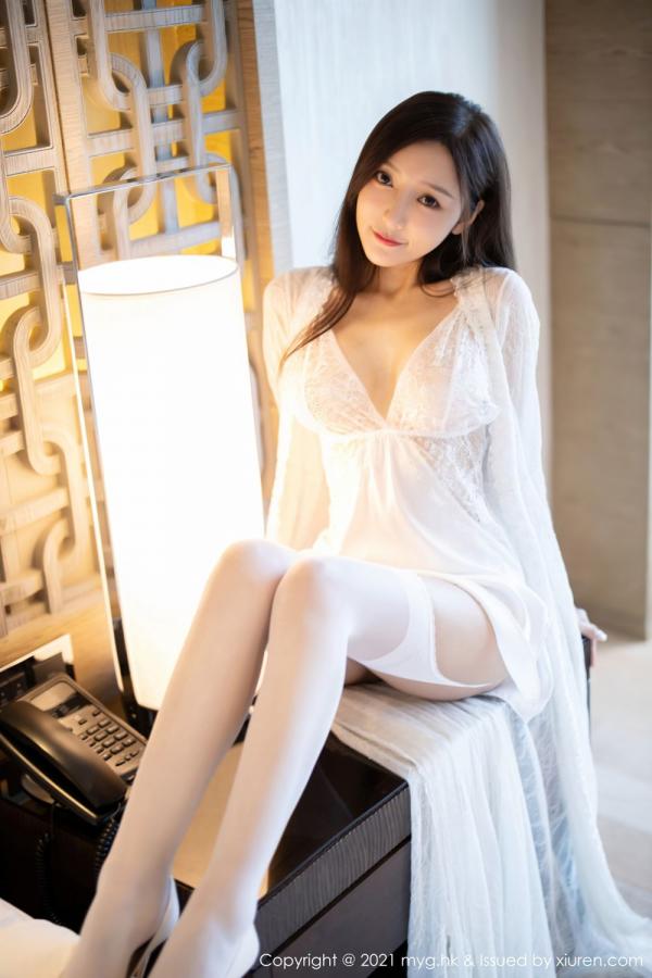 王馨瑶  王馨瑶江浙沪旅拍 精致的白色连衣裙第21张图片