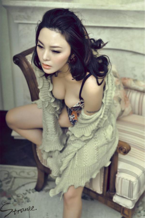 冯雨芝 芝芝 冯雨芝 长腿美女性感艺术照第32张图片