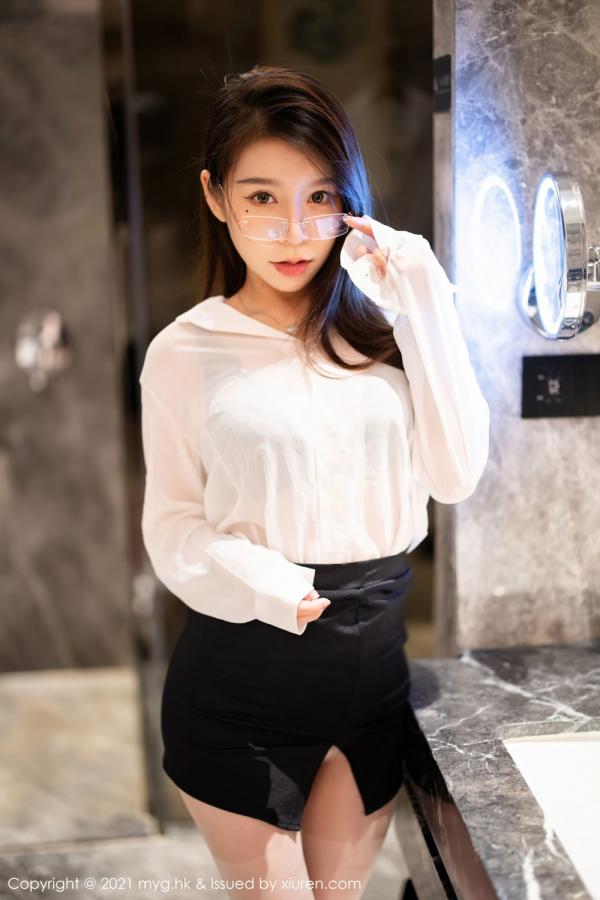 嘉宝贝儿  嘉宝贝儿杭州旅拍 白衬衫黑短裙制服第2张图片