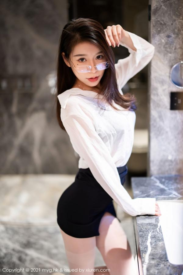 嘉宝贝儿  嘉宝贝儿杭州旅拍 白衬衫黑短裙制服第4张图片