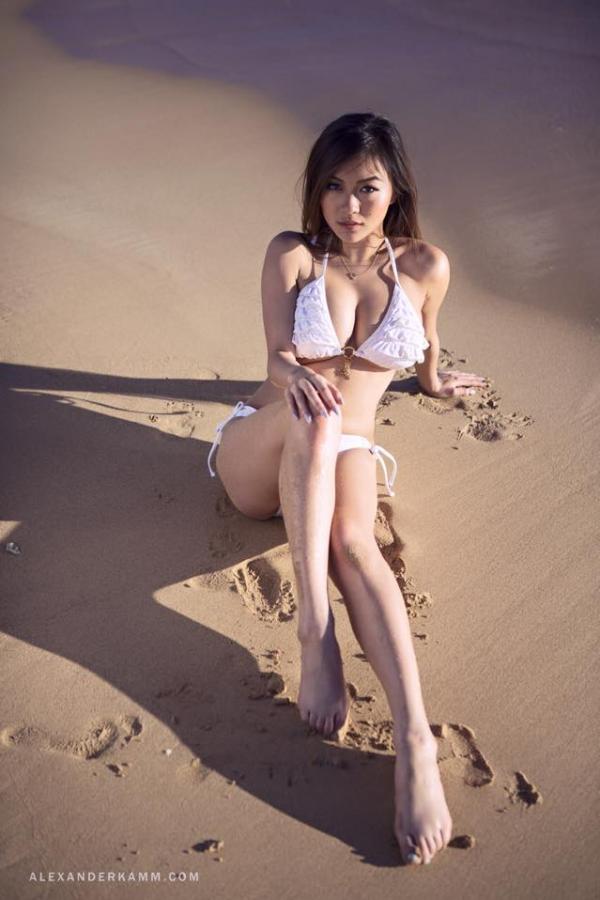 Vicki Li  Vicki Li 身材超级犯规的美国华人模特第20张图片
