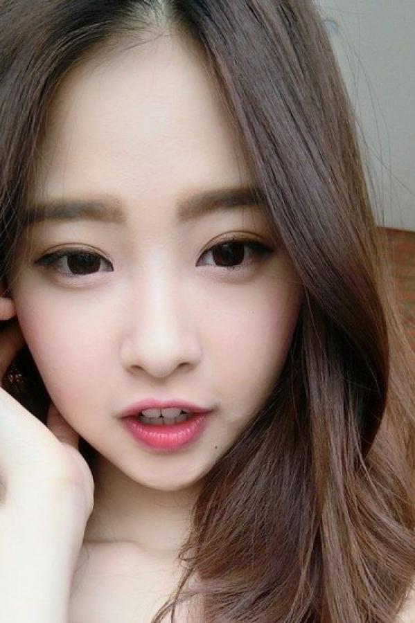 Hana Lin  Hana Lin 娃娃脸正妹可爱的外表有著惊人美胸第1张图片