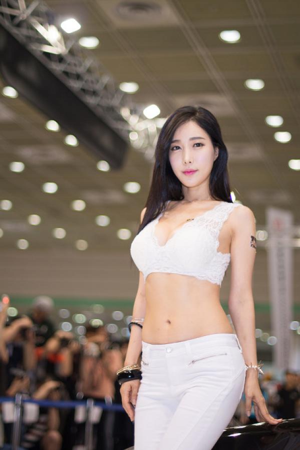 임민영 艾敏英 艾敏英(Im Min-Young) 2015韩国车展模特第2张图片