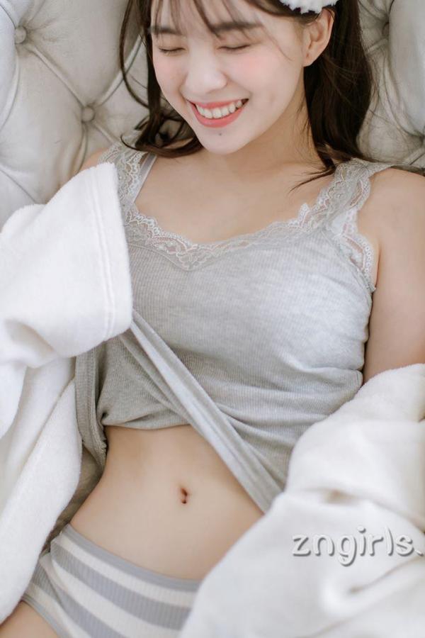 하늘 Ha Neul 南韩超人气网红Ha Neul 初成熟的内衣模特儿第4张图片
