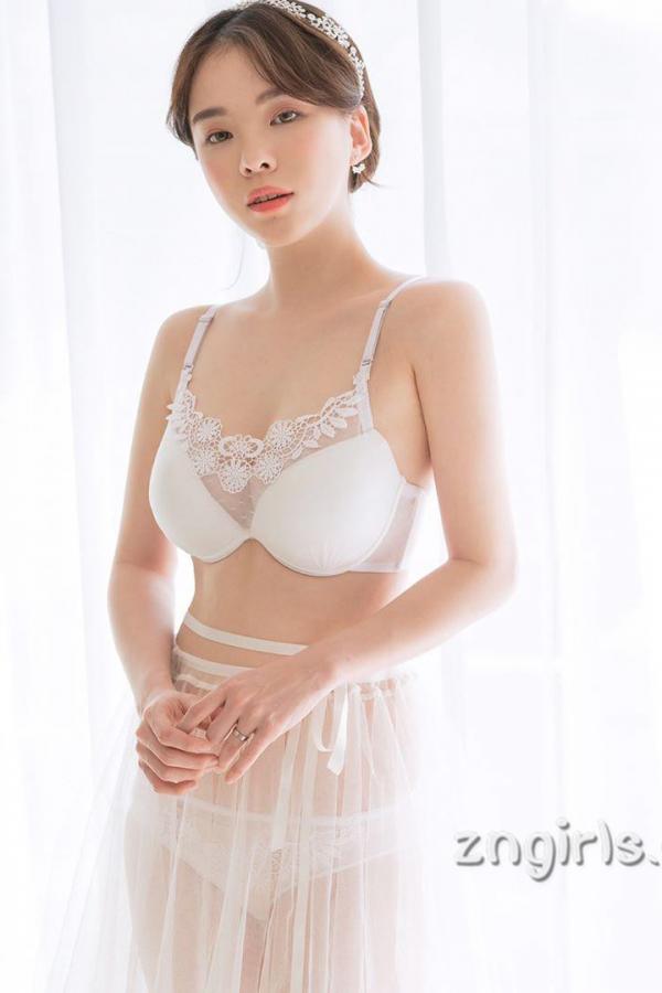 하늘 Ha Neul 南韩超人气网红Ha Neul 初成熟的内衣模特儿第17张图片