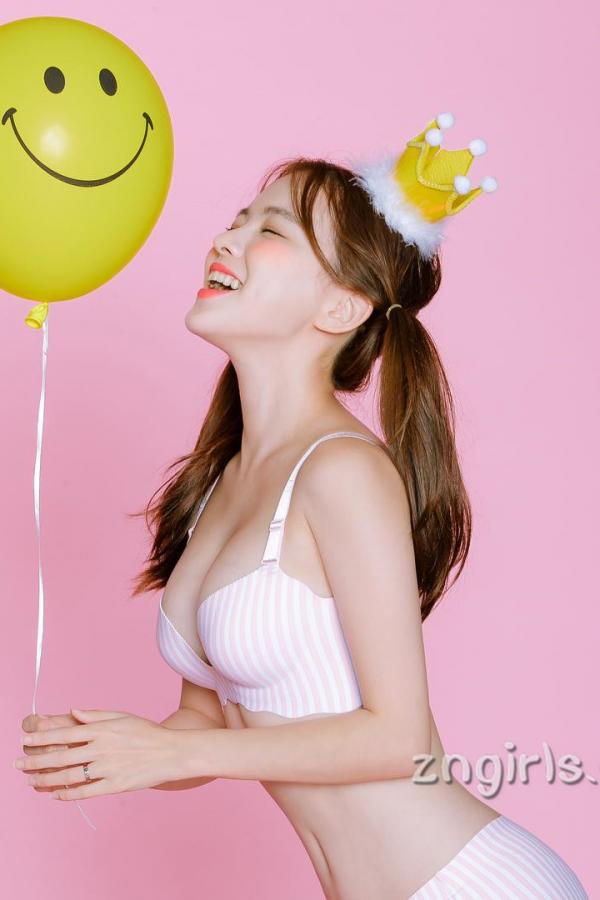 하늘 Ha Neul 南韩超人气网红Ha Neul 初成熟的内衣模特儿第52张图片