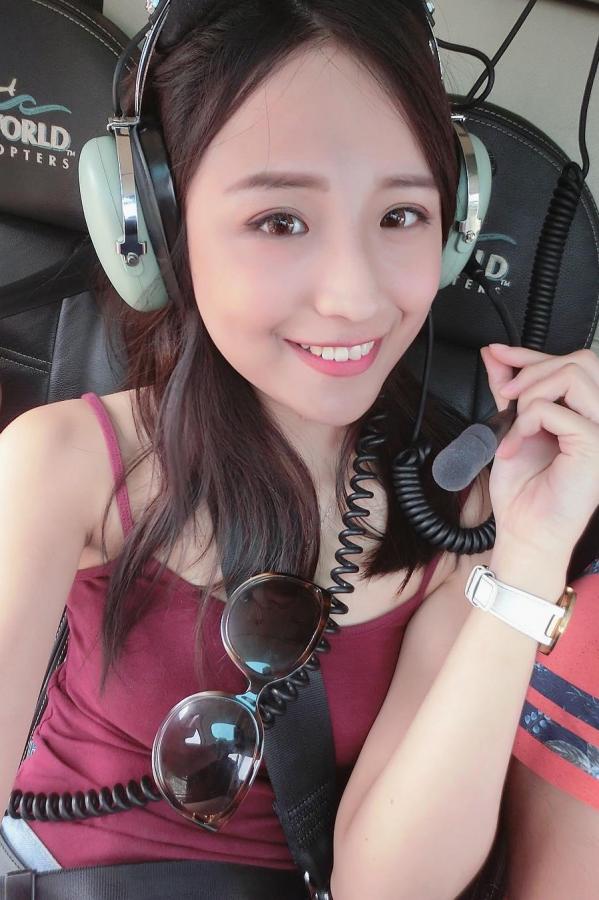Hebbe Cheng  高雄正妹Hebbe Cheng 扮笑容最甜美的空姐第3张图片