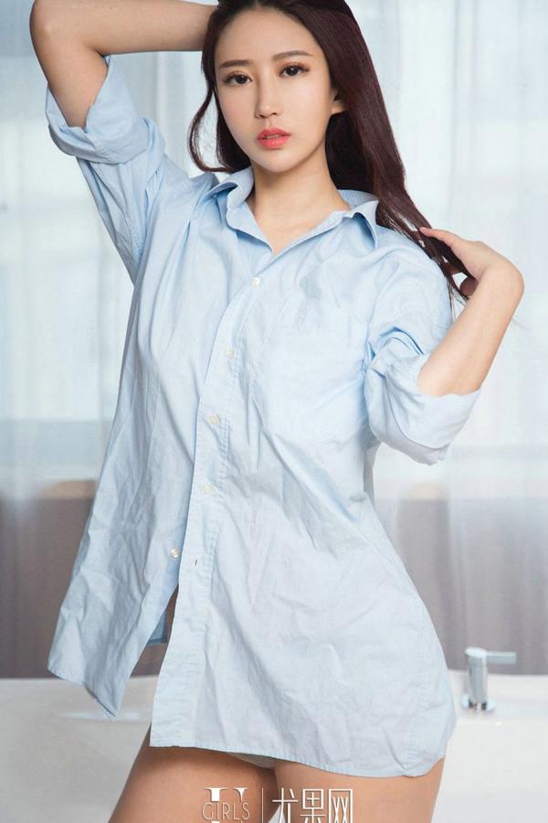 安琪 Angel Wang 安琪清新不寡欲 淡蓝色男友衬衫第10张图片