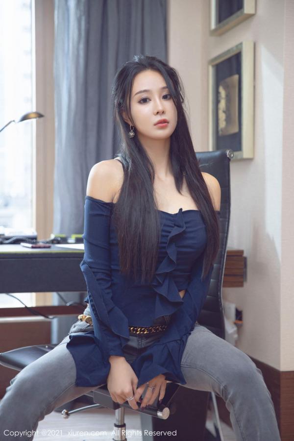刘艺蕾  热辣妹子蓝夏 魅惑多姿的服饰第2张图片