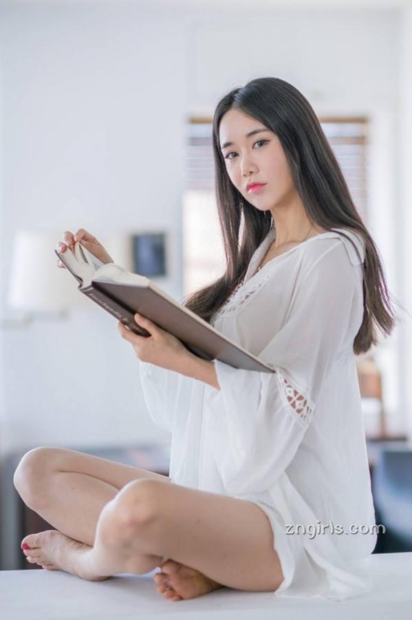 캔디  韩国外拍模特캔디 蜂腰翘臀极品身材第34张图片