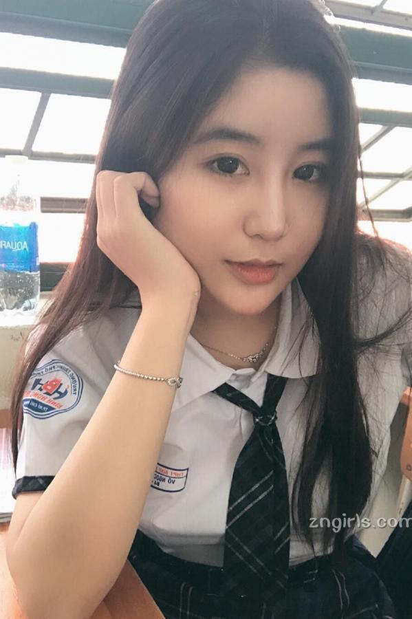 Vo Ngoc Tran  越南「零缺点女神」！16岁清纯高中生，白白圆圆的好身材第8张图片