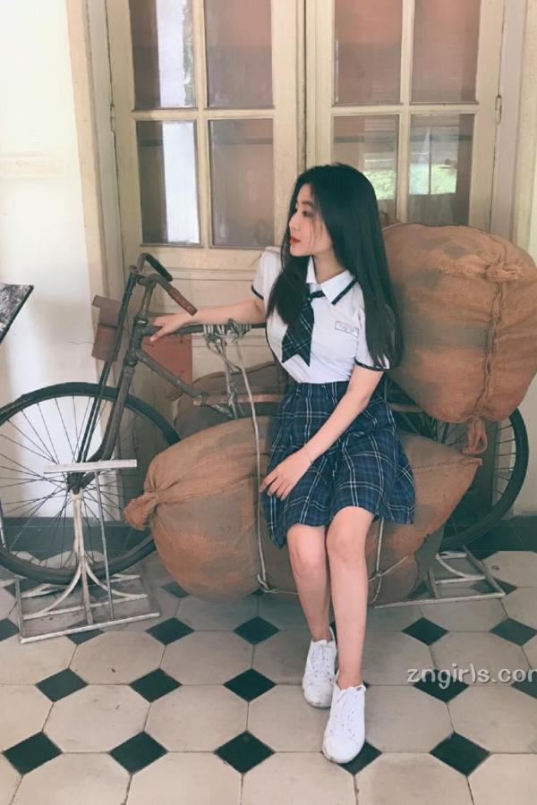 Vo Ngoc Tran  越南「零缺点女神」！16岁清纯高中生，白白圆圆的好身材第12张图片