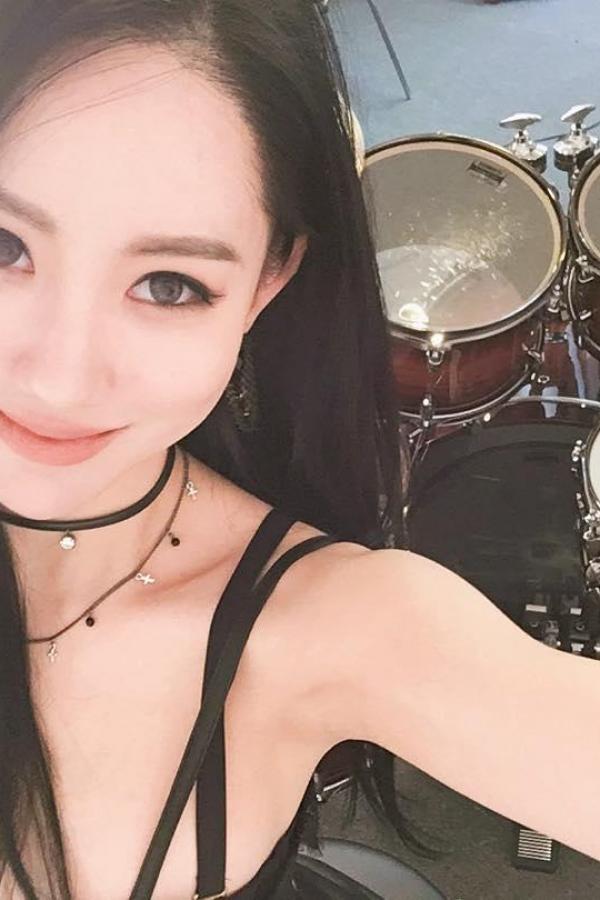 아연 雅妍 韩国火辣鼓手A-YEON，以鼓声重击我的心跳！第4张图片