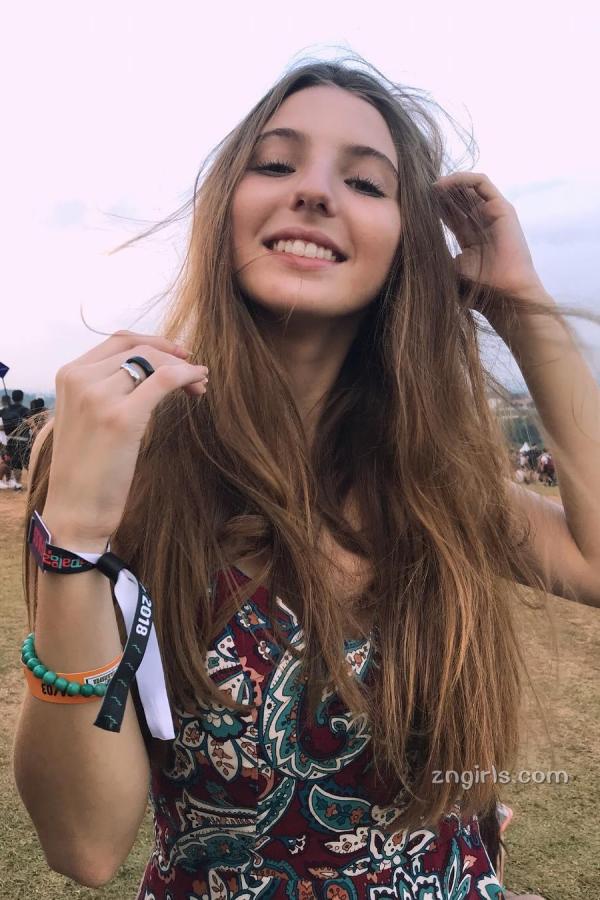 Victoria São Paulo  17岁的巴西妹Victoria 超胸晒痕过目不忘第2张图片