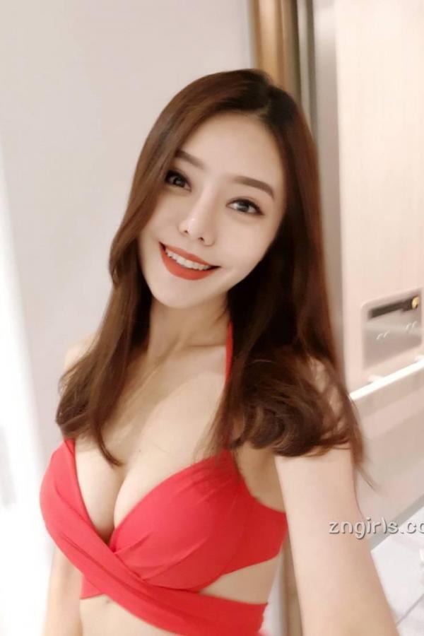 Angelakim  Angelakim- 南韩性感姐姐胸前「不科学肿胀」第5张图片