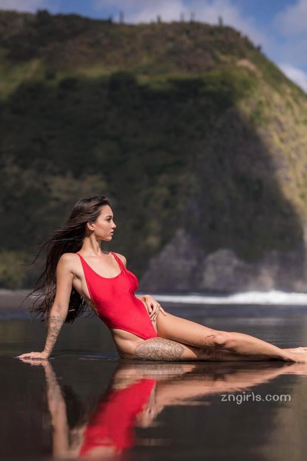 Kristina Chai  美版小龙女！Kristina Chai身怀绝技，空中瑜伽姿势撩人第31张图片