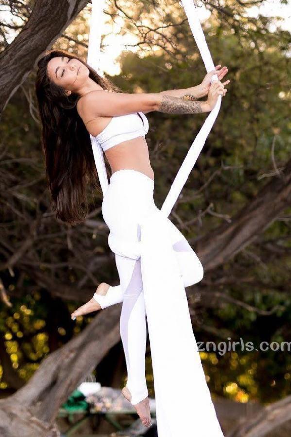 Kristina Chai  美版小龙女！Kristina Chai身怀绝技，空中瑜伽姿势撩人第56张图片