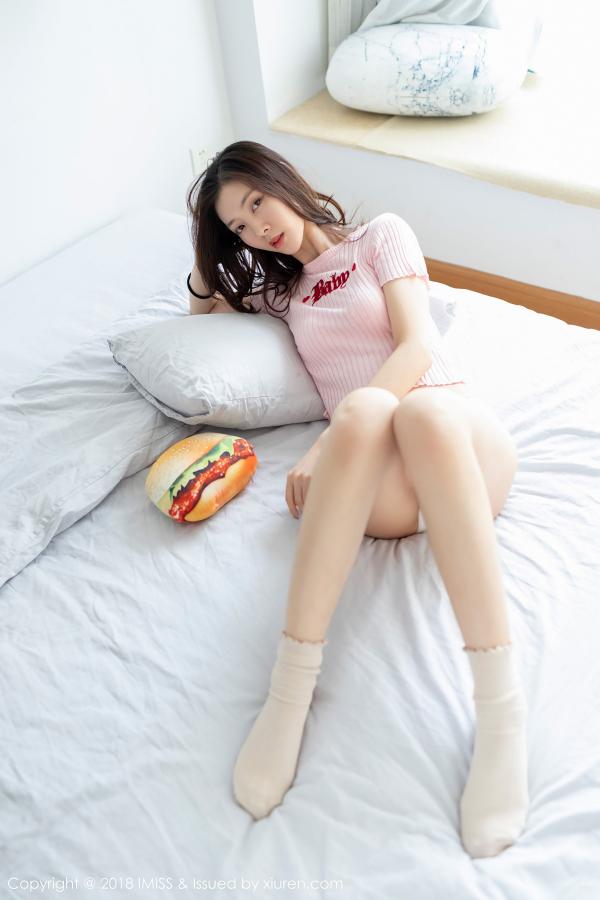 miya米雅  新人模特miya米雅 衬衫丝袜袅娜身段第7张图片