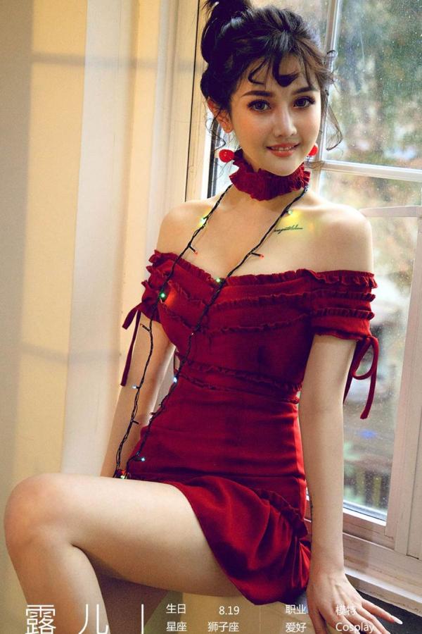 露儿  露儿的圣诞限定 一袭抹胸红色短裙第4张图片