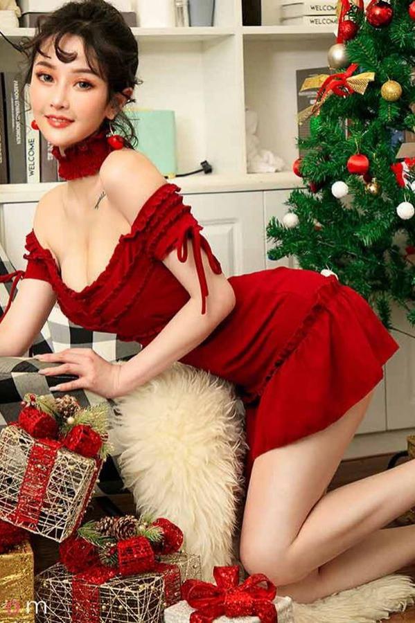 露儿  露儿的圣诞限定 一袭抹胸红色短裙第14张图片