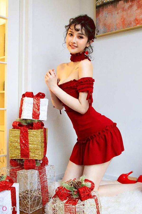 露儿  露儿的圣诞限定 一袭抹胸红色短裙第15张图片