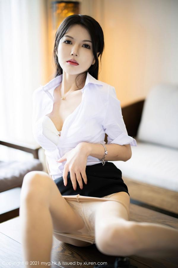 媛媛酱  新人模特媛媛酱 白衬衫与黑短裙第39张图片