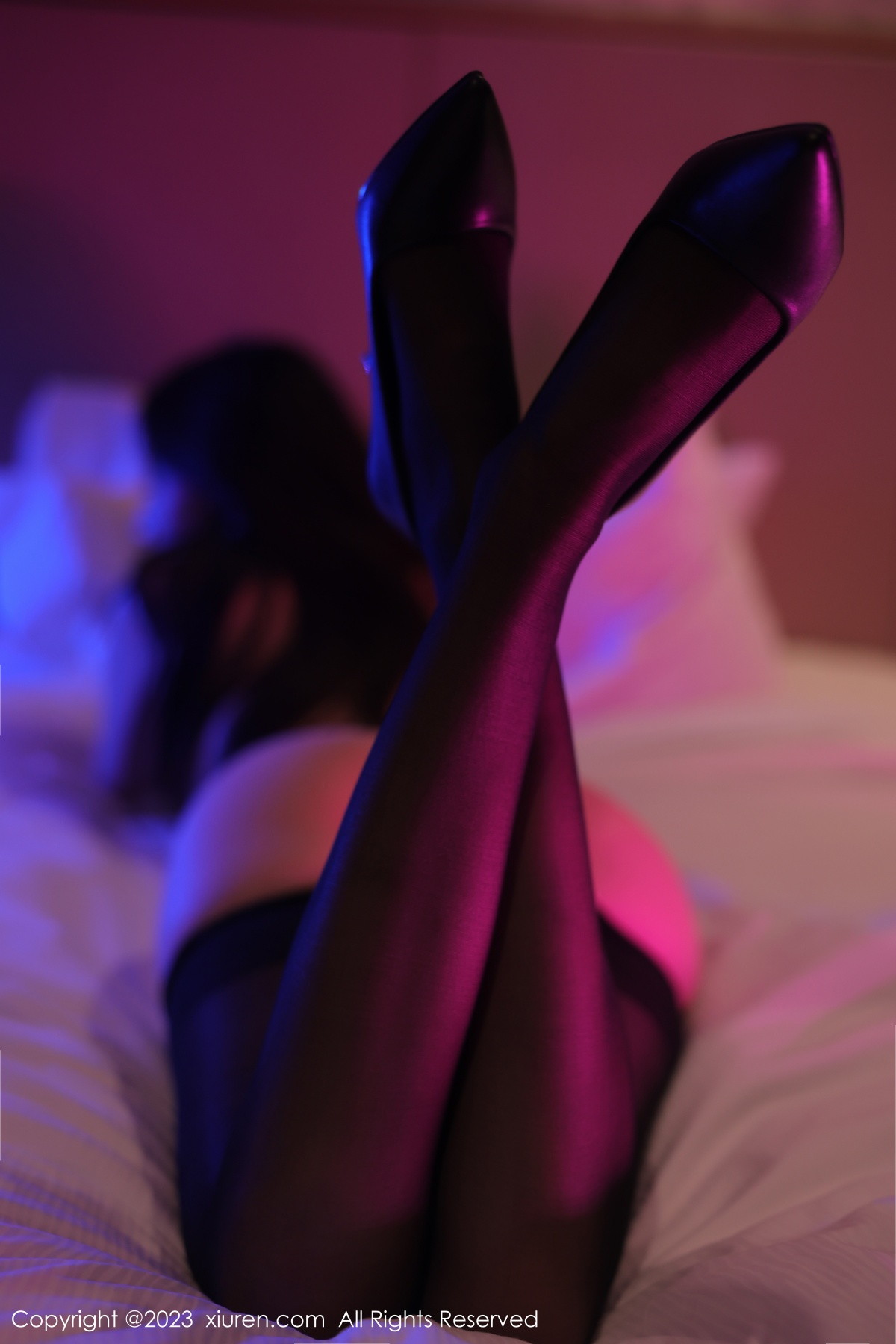 [XiuRen]高清写真图 2023.01.04 No.6083 薇薇酱 睡袍美腿