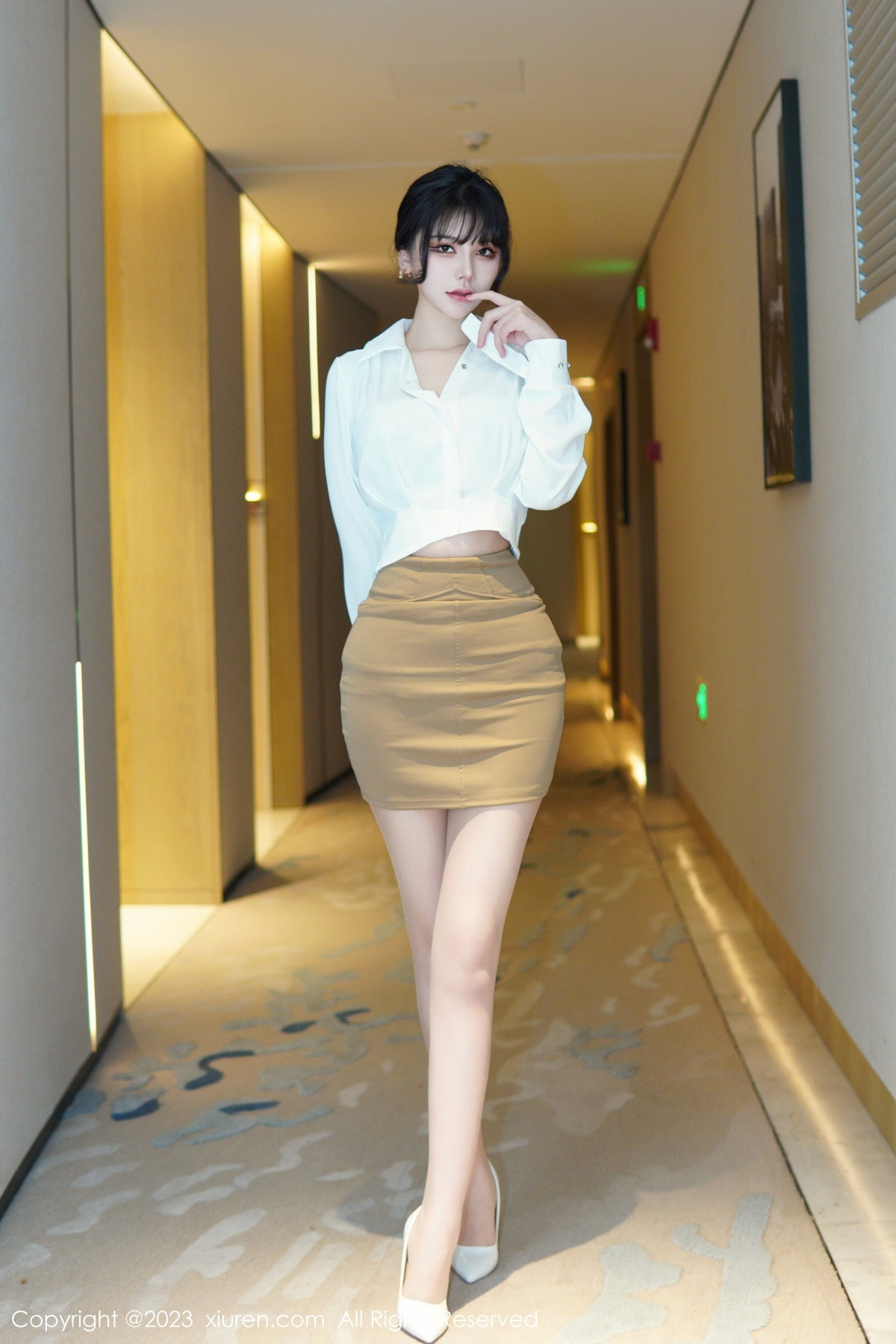 [XiuRen]高清写真图 2023.01.10 No.6111 桃桃子_ 短裙美腿