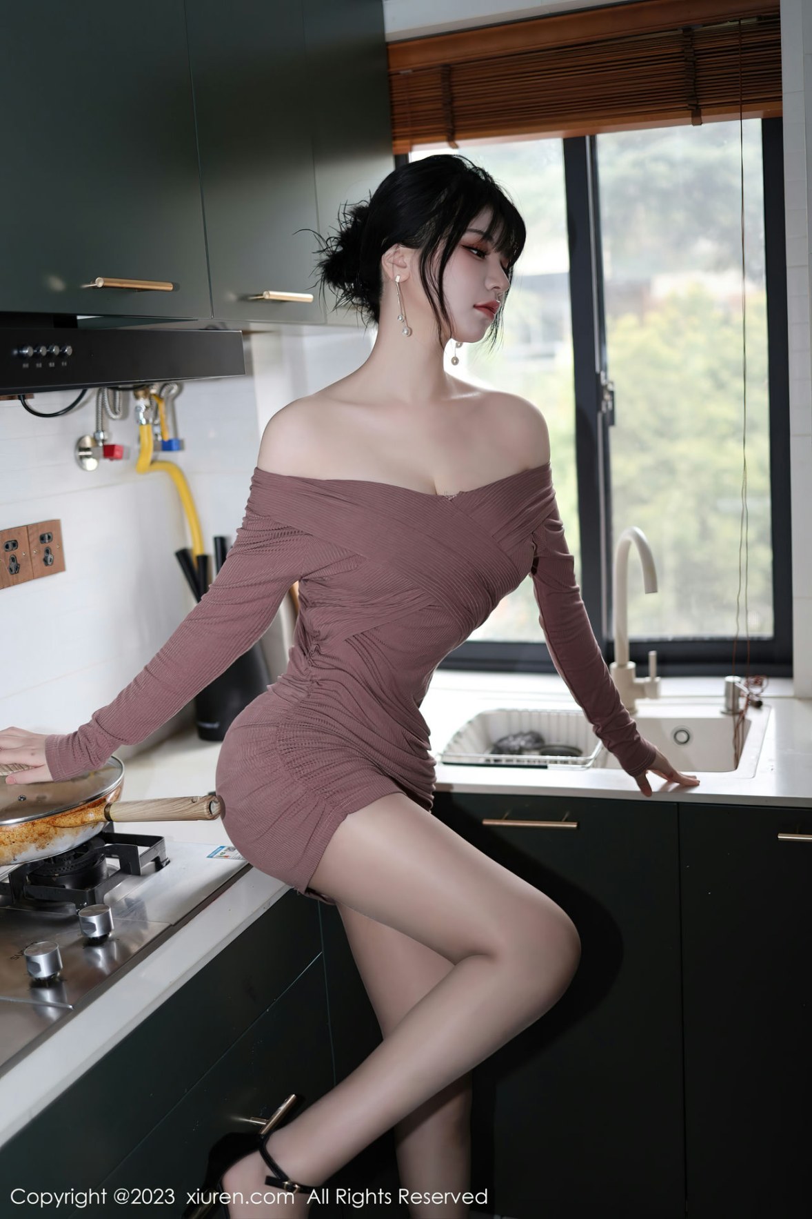 [XiuRen]高清写真图 2023.01.28 No.6178 桃桃子_ 厨娘美腿