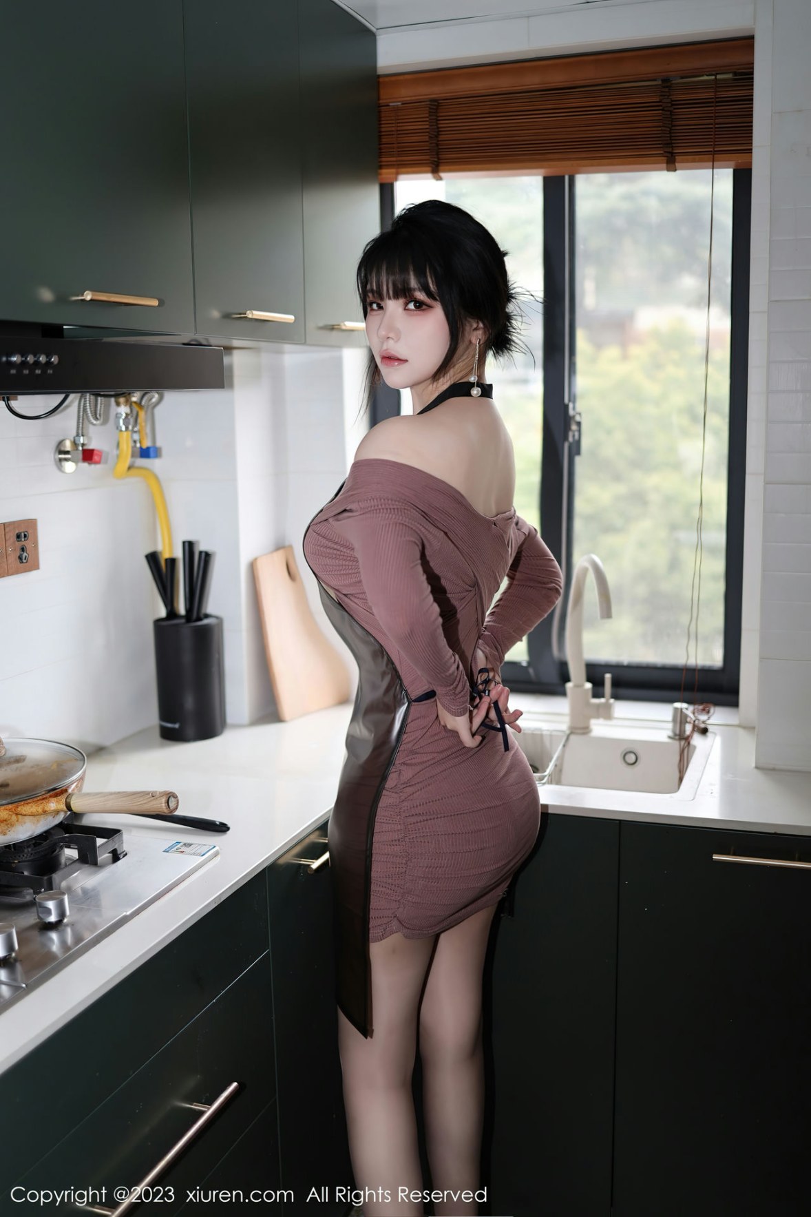 [XiuRen]高清写真图 2023.01.28 No.6178 桃桃子_ 厨娘美腿