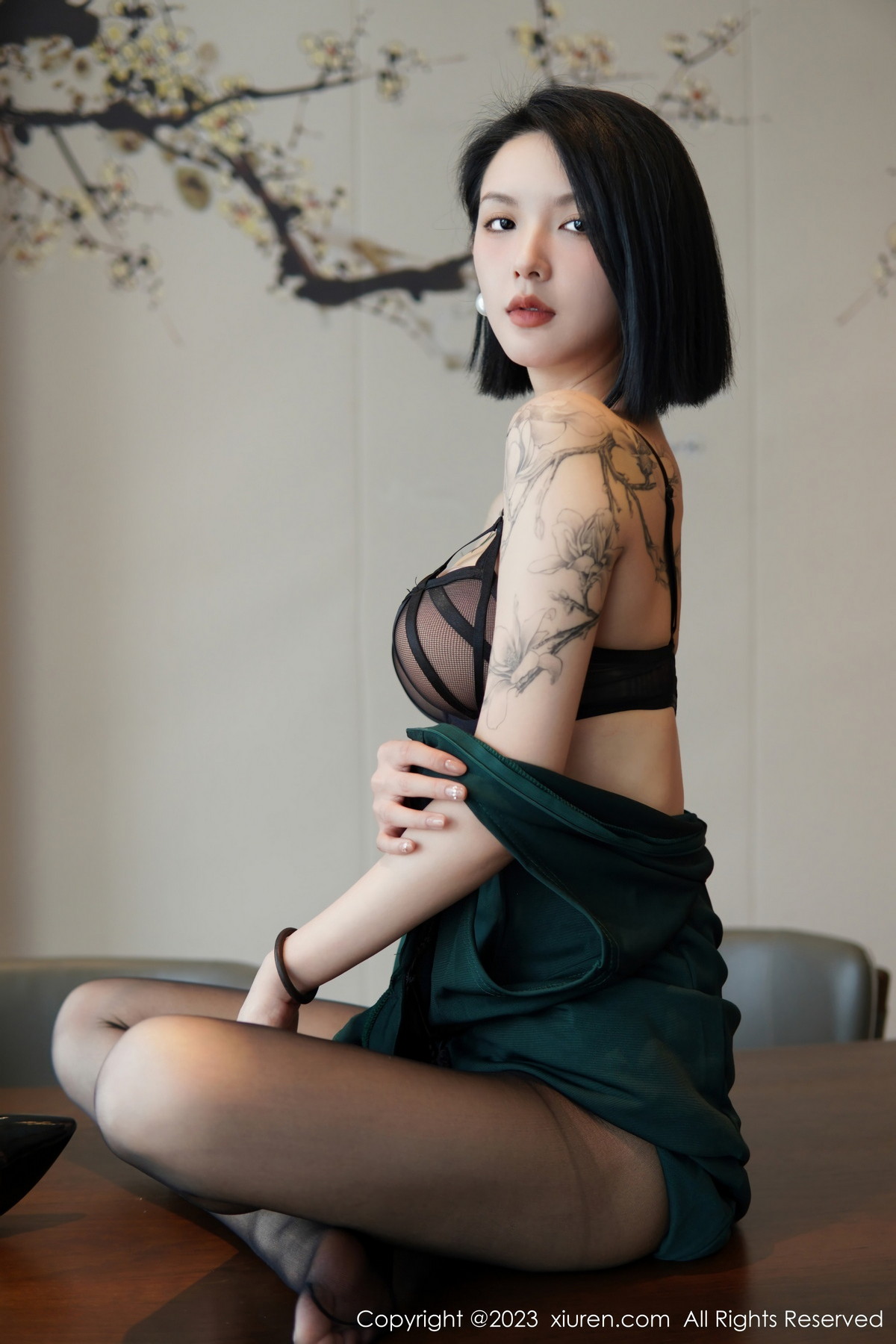 [XiuRen]高清写真图 2023.02.02 No.6205 乔一一 黑丝美腿