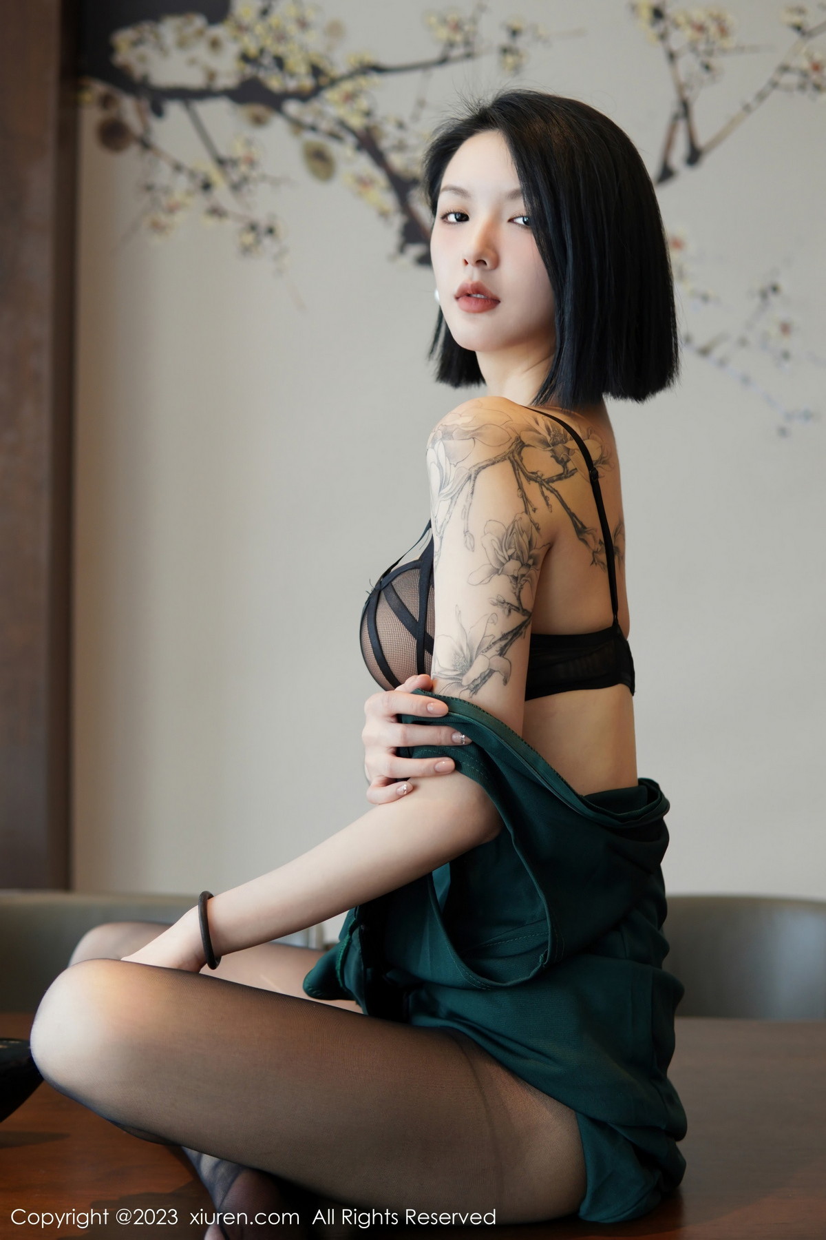 [XiuRen]高清写真图 2023.02.02 No.6205 乔一一 黑丝美腿