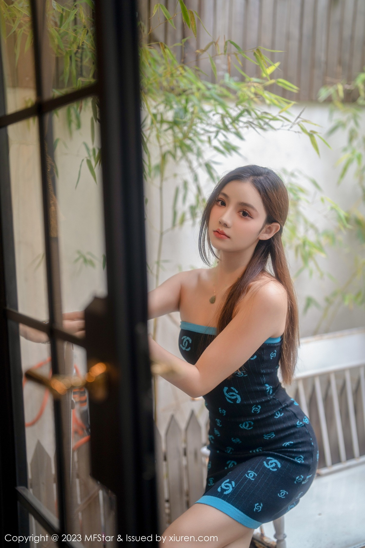 [MFStar]高清写真图 2023.02.14 VOL.586 加朵babe 新人美腿